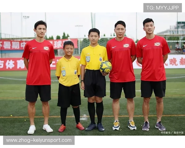 中超俱乐部加强与本地中学体育教师交流