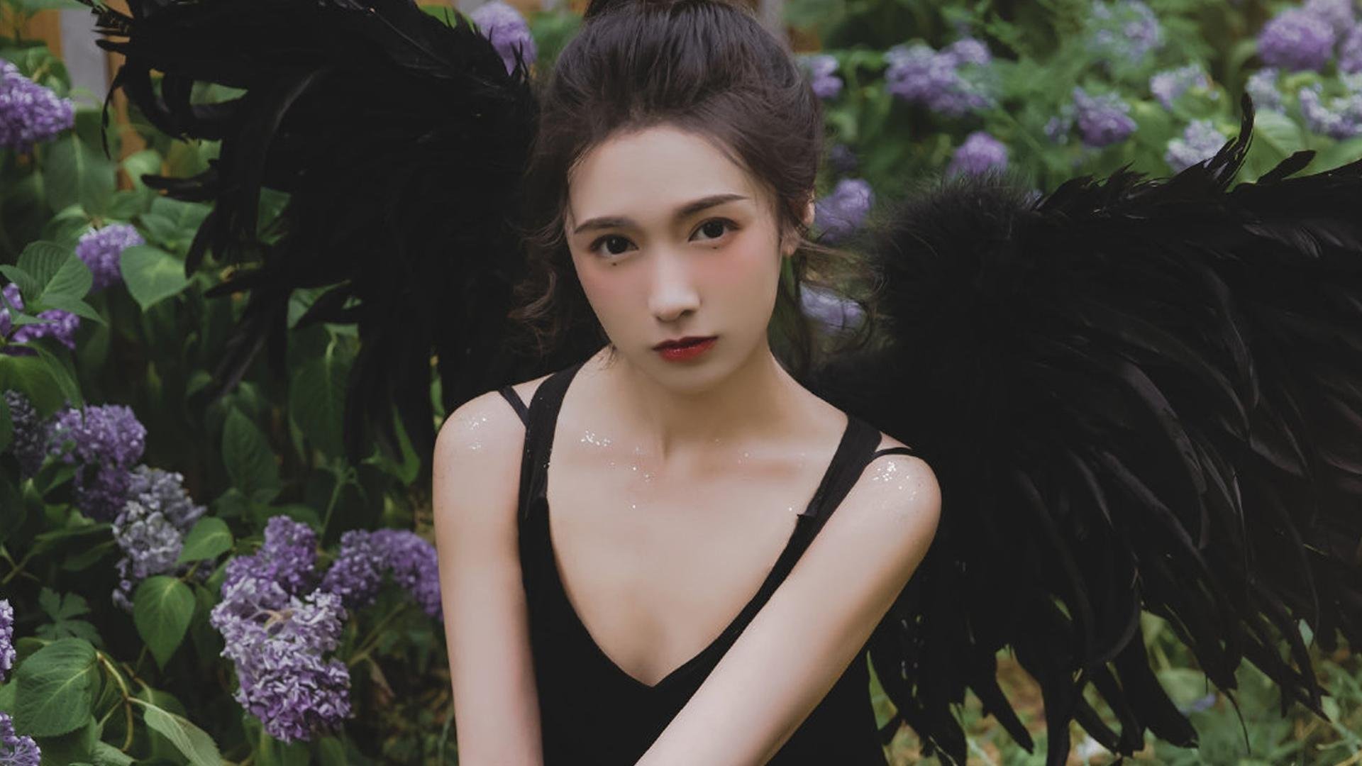 “新都垒球赛：选手拼尽全力，金牌近在眼前”