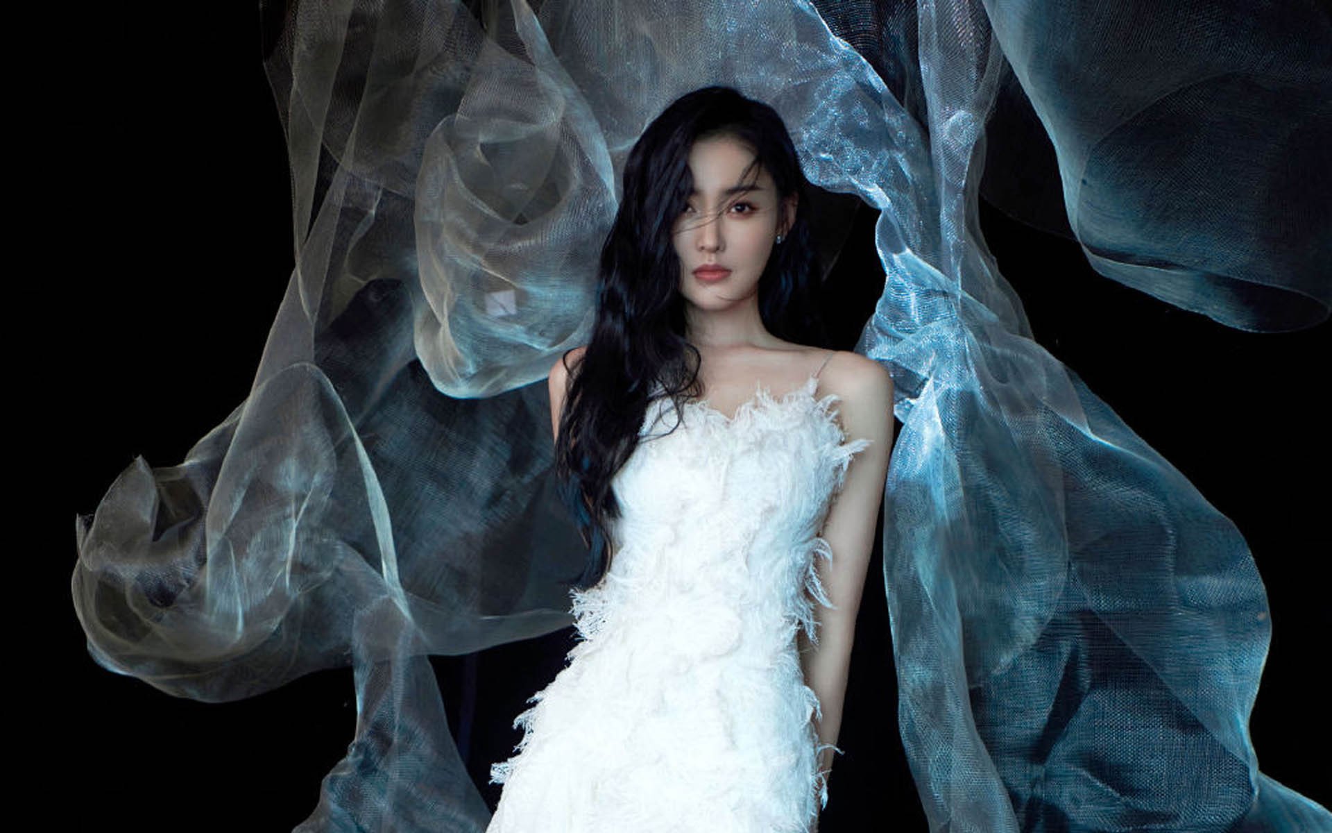 以足球为题材的艺术展览在全国巡展,弘扬体育精神和地方文化,以足球为主题的作品